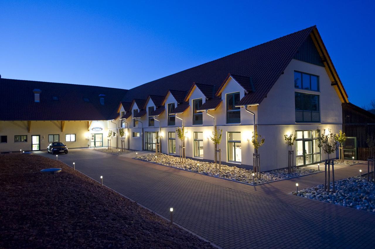 Apartments Golfpark Schlossgut Sickendorf Lauterbach  Bagian luar foto